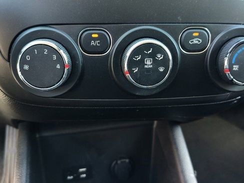 Used 2018 Kia Forte LX image 16