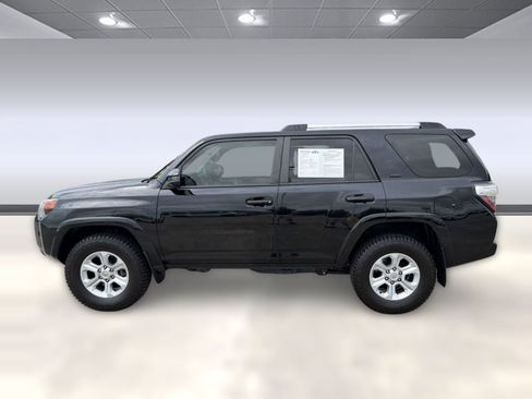 Used 2021 Toyota 4Runner SR5 AWD/4WD image 2