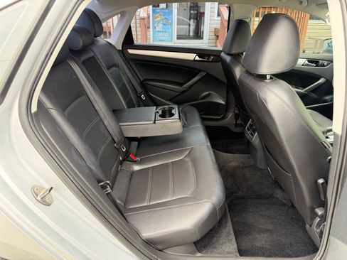 Used 2013 Volkswagen Passat 2.5 SE FWD image 41