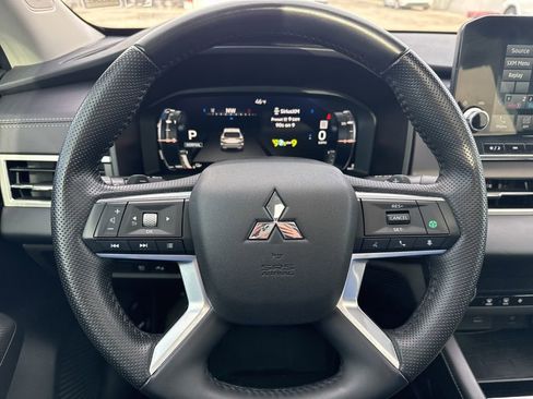 Used 2024 Mitsubishi Outlander SE image 15