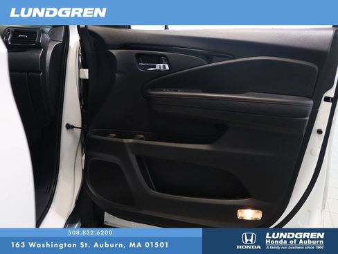 Used 2023 Honda Ridgeline Black Edition image 17