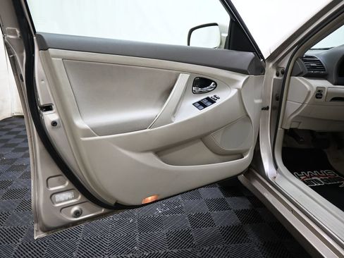 Used 2008 Toyota Camry LE FWD image 18