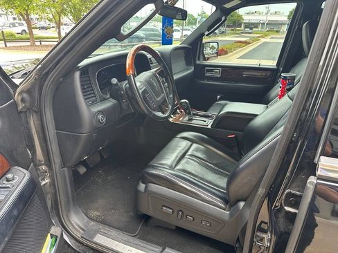 Used 2017 Lincoln Navigator Select AWD/4WD image 9