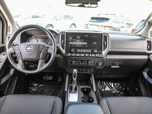 Used 2025 Nissan Frontier SV w/ SV Convenience Package RWD image 12