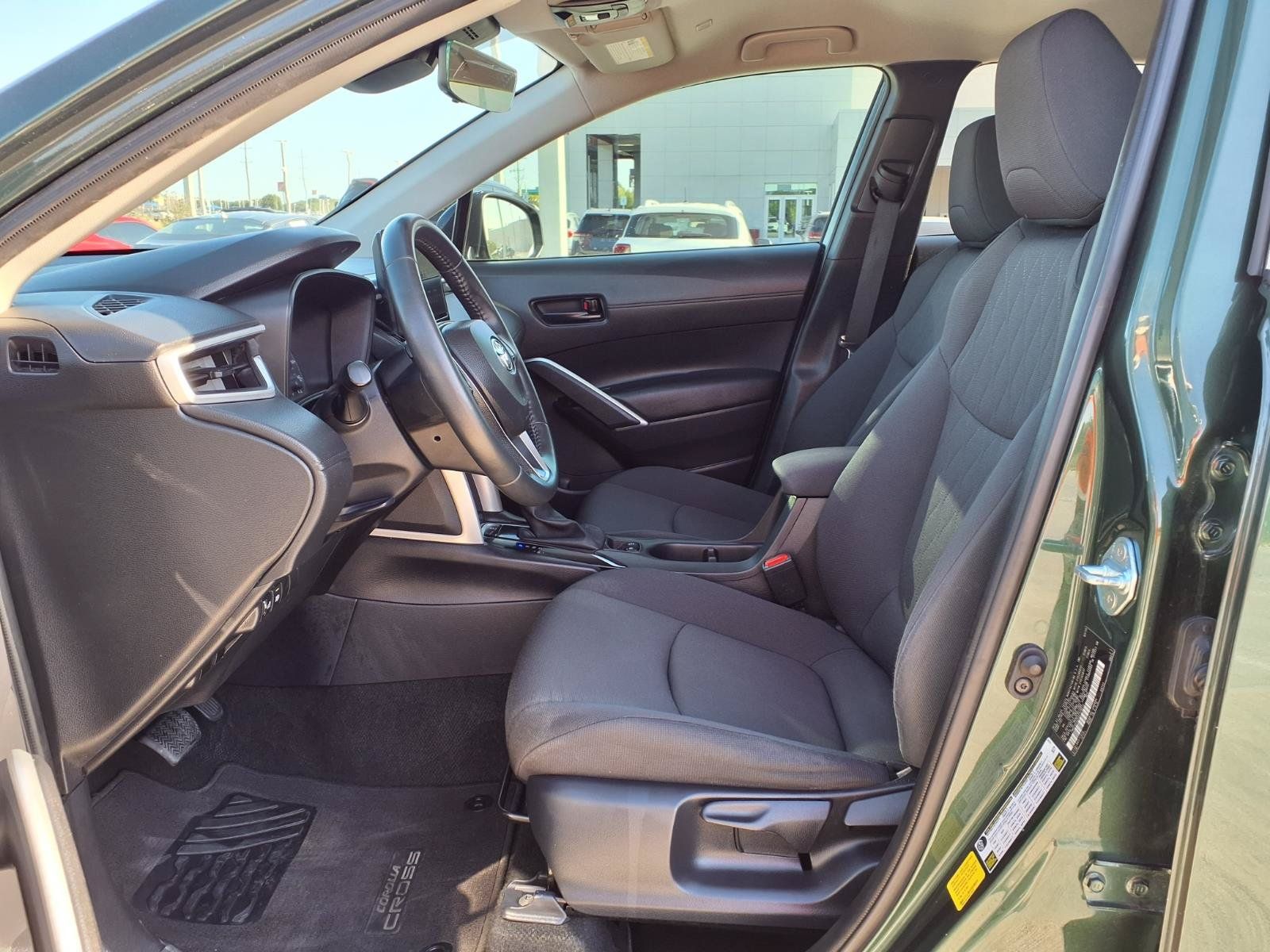 Used 2025 Toyota Corolla Cross LE FWD image 24