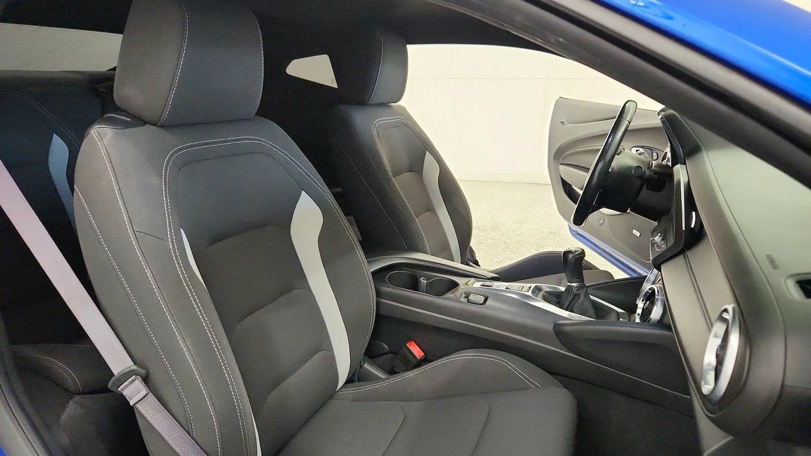 Used 2017 Chevrolet Camaro LT w/ Technology Package RWD image 26