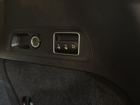 Used 2022 Mercedes-Benz GLS 450 4MATIC image 11