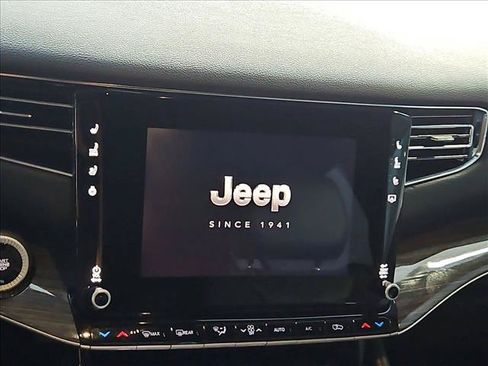 Used 2022 Jeep Wagoneer Series III AWD/4WD image 8