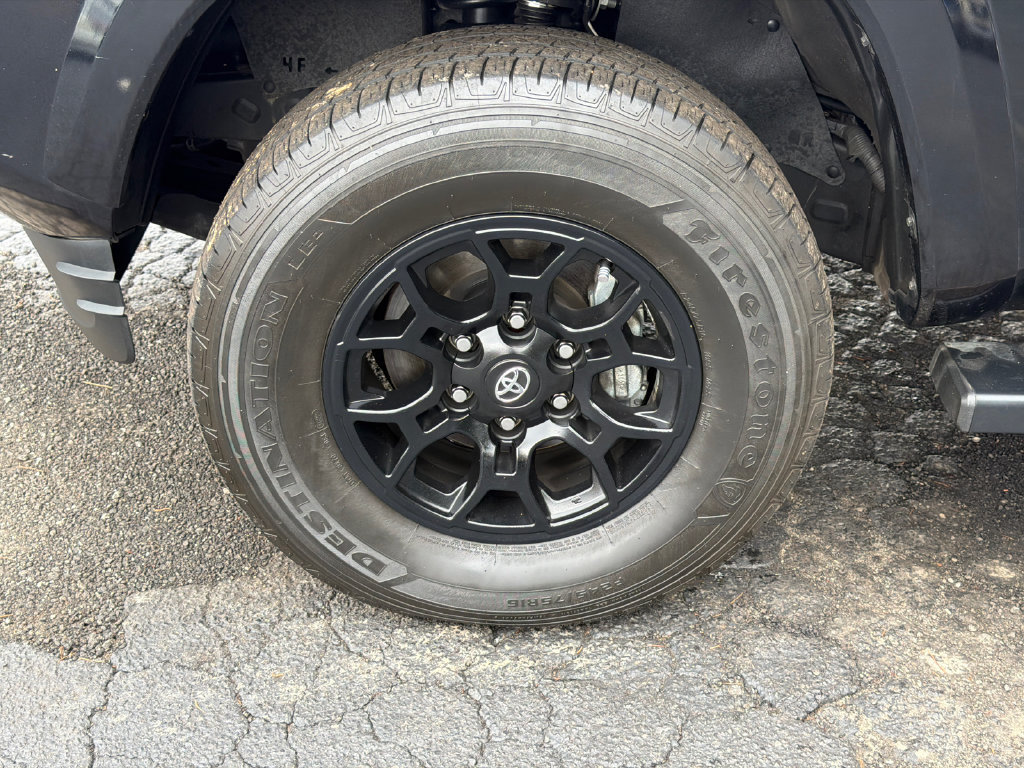 Used 2022 Toyota Tacoma SR5 w/ Technology Package RWD image 13