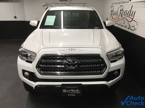 Used 2016 Toyota Tacoma TRD Off-Road w/ Premium & Technology Package image 4