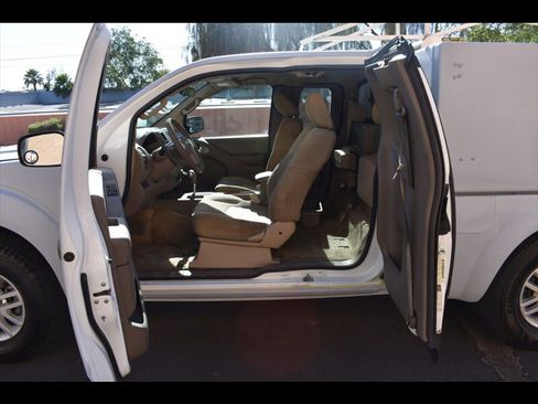 Used 2016 Nissan Frontier SV RWD image 18