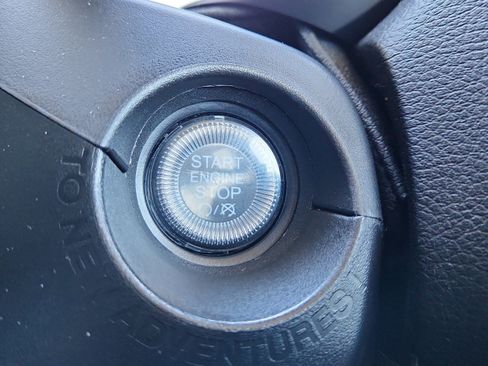 Used 2023 Jeep Renegade Trailhawk image 22