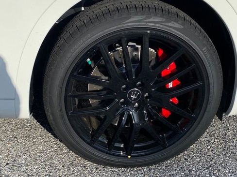 Used 2024 Maserati Levante Modena Ultima image 12