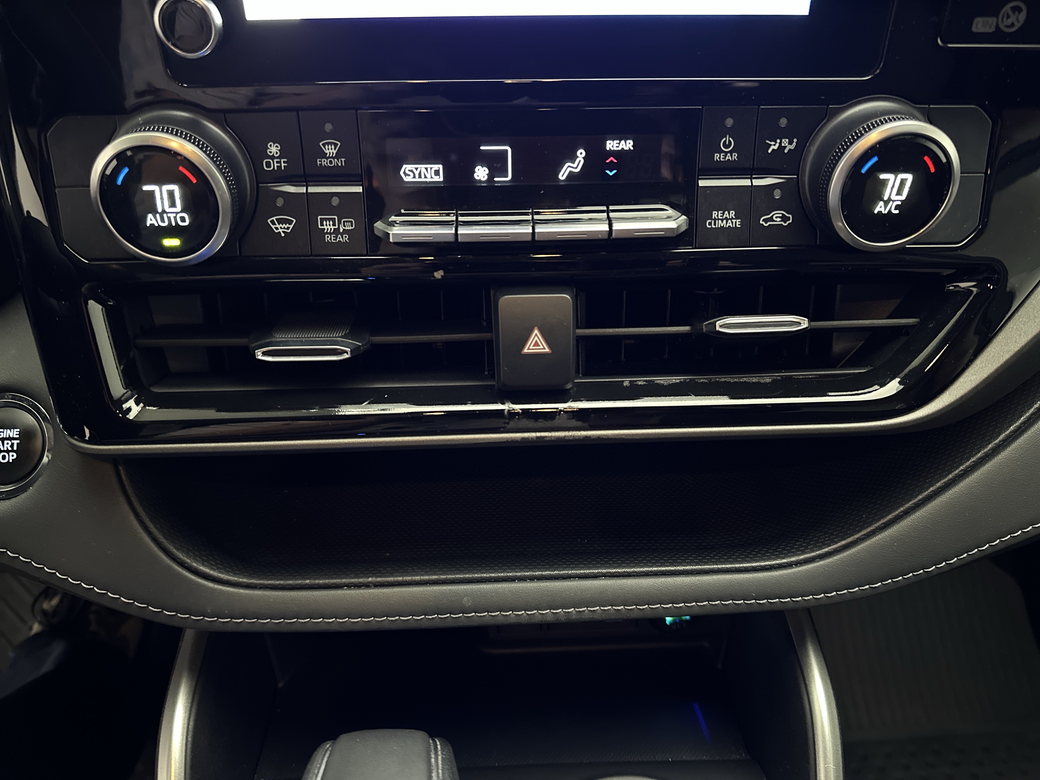 Used 2023 Toyota Highlander LE FWD image 35
