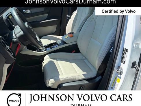 Used 2023 Volvo XC40 B5 Plus w/ Protection Package Premier AWD/4WD image 7