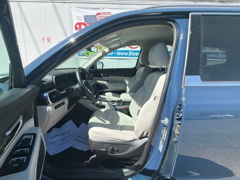 Used 2023 Kia Telluride S AWD/4WD image 18