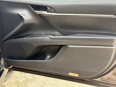 Used 2019 Toyota Camry LE FWD image 12