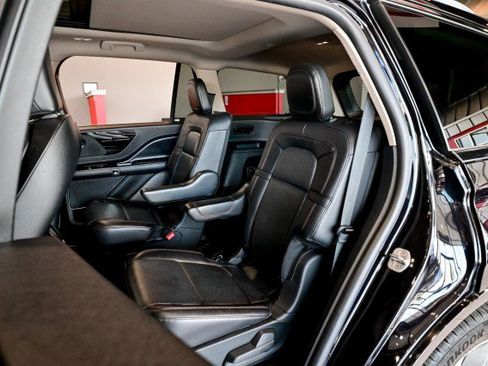 Used 2022 Lincoln Aviator Grand Touring w/ Elements Package Plus AWD/4WD image 19
