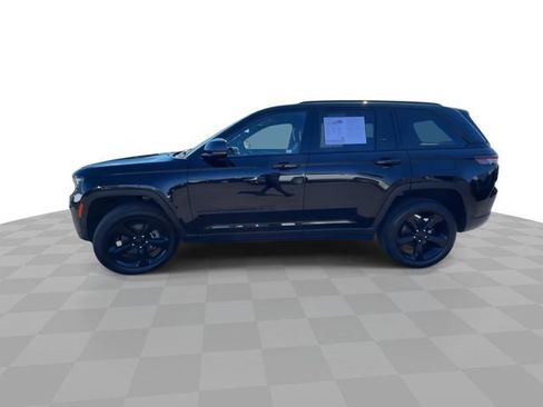Used 2023 Jeep Grand Cherokee Altitude image 5