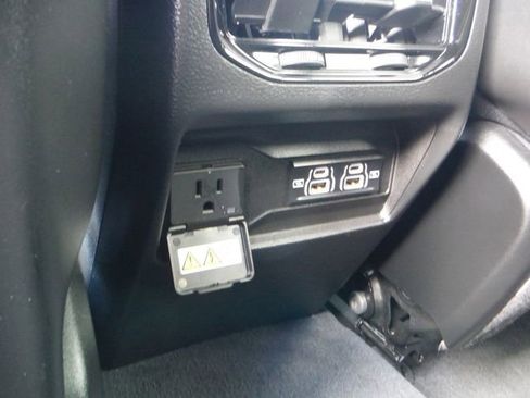 Used 2023 Jeep Grand Cherokee Altitude AWD/4WD image 37