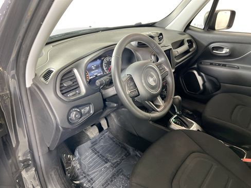 Used 2022 Jeep Renegade Latitude image 9