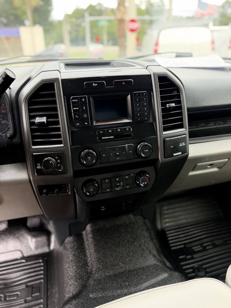 Used 2022 Ford F250 XL w/ Power Equipment Group AWD/4WD image 19