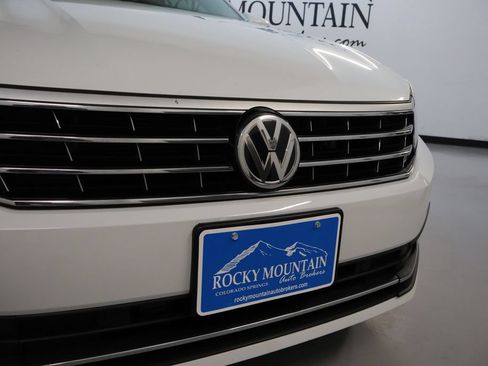 Used 2018 Volkswagen Passat 2.0T SE FWD image 9