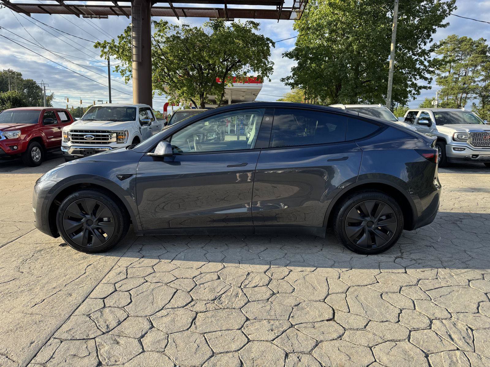 Used 2024 Tesla Model Y Long Range AWD/4WD image 9