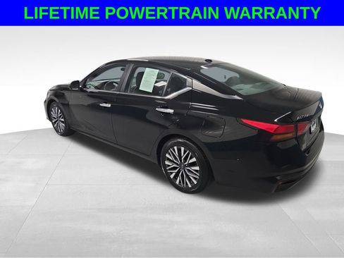 Used 2024 Nissan Altima 2.5 SV image 3