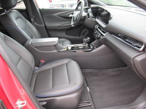 Used 2024 Buick Envista Sport Touring w/ Convenience II Package FWD image 10