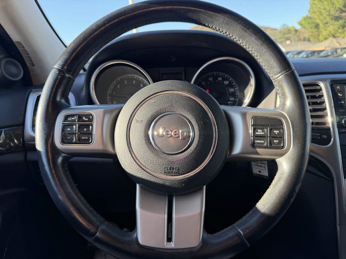 Used 2012 Jeep Grand Cherokee Laredo RWD image 12