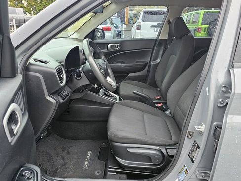 Used 2020 Hyundai Venue SE image 18