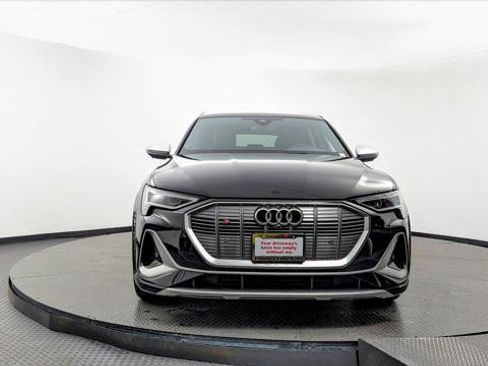 Used 2022 Audi e-tron S Premium Plus image 12