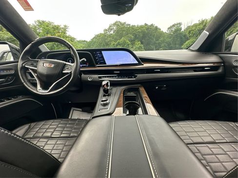 Certified 2023 Cadillac Escalade Sport Platinum w/ LPO, Floor Liner Package AWD/4WD image 27