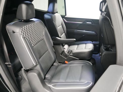 Used 2024 GMC Acadia Denali image 17