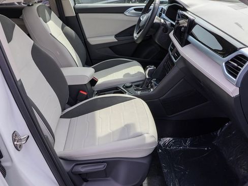 New 2025 Volkswagen Taos SE image 42