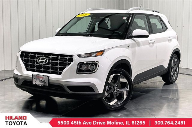 Used 2025 Hyundai Venue SEL FWD image 1