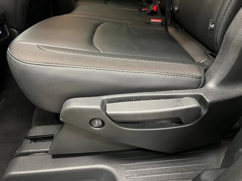 Used 2025 Nissan Pathfinder SL image 27