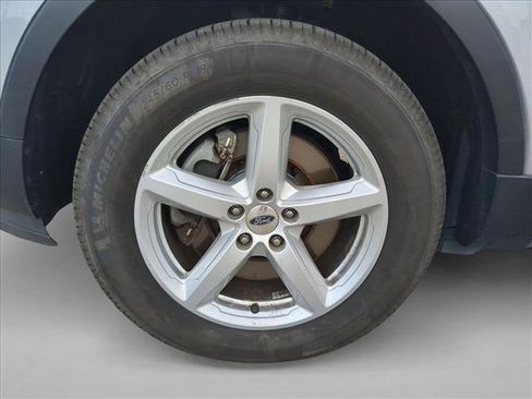 Used 2016 Ford Explorer XLT w/ Equipment Group 202A image 25