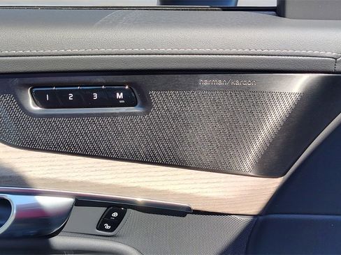 New 2026 Volvo XC90 B6 Plus w/ Protection Package Premier image 9