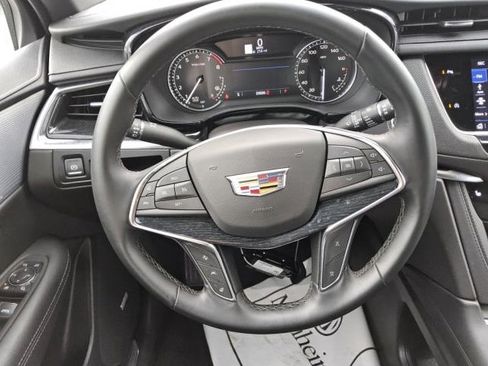 Used 2025 Cadillac XT5 Premium Luxury FWD image 8