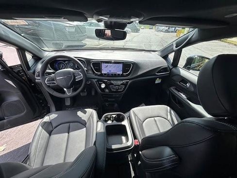 New 2026 Chrysler Pacifica Select FWD image 18