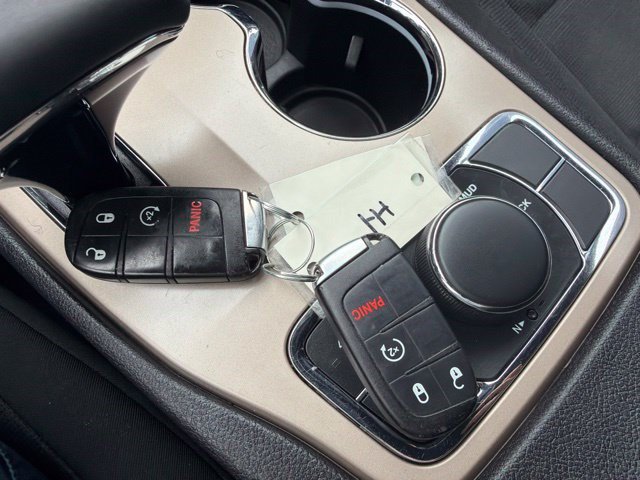 Used 2014 Jeep Grand Cherokee Laredo w/ 18" Wheel & 8.4" Radio Group AWD/4WD image 30