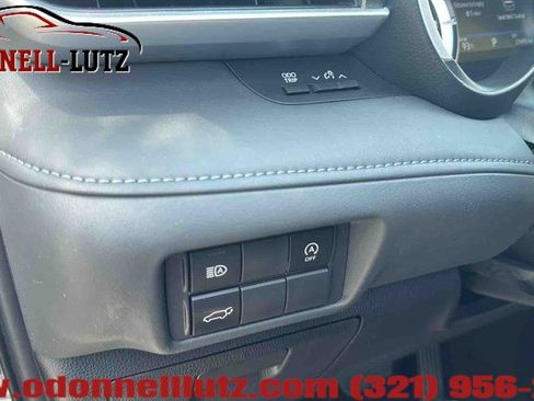 Used 2023 Toyota Highlander XLE FWD image 16