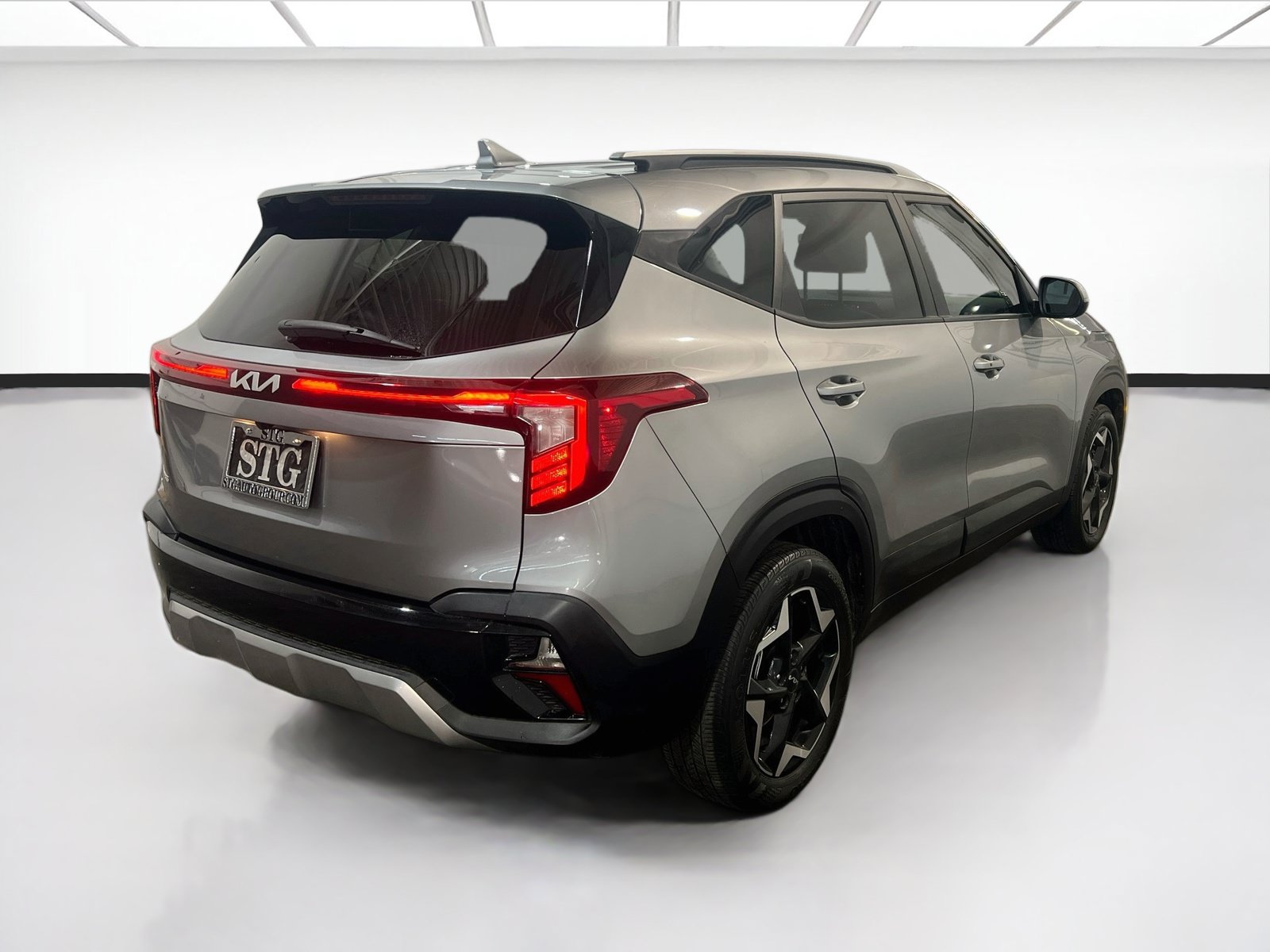 Used 2025 Kia Seltos S FWD image 4