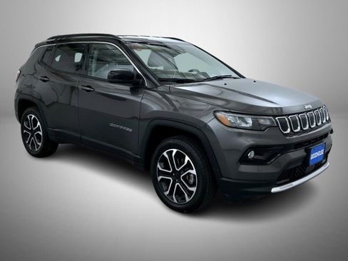 Certified 2022 Jeep Compass Limited image 3