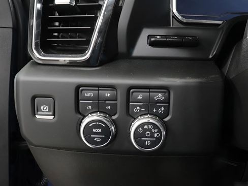 Used 2024 GMC Sierra 3500 Denali Ultimate AWD/4WD image 19