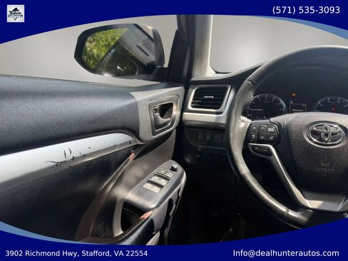 Used 2019 Toyota Highlander Plus AWD/4WD image 35