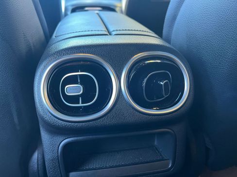 Used 2024 Mercedes-Benz GLC 300 image 24