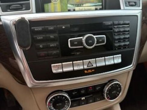 Used 2014 Mercedes-Benz GL 450 4MATIC image 11